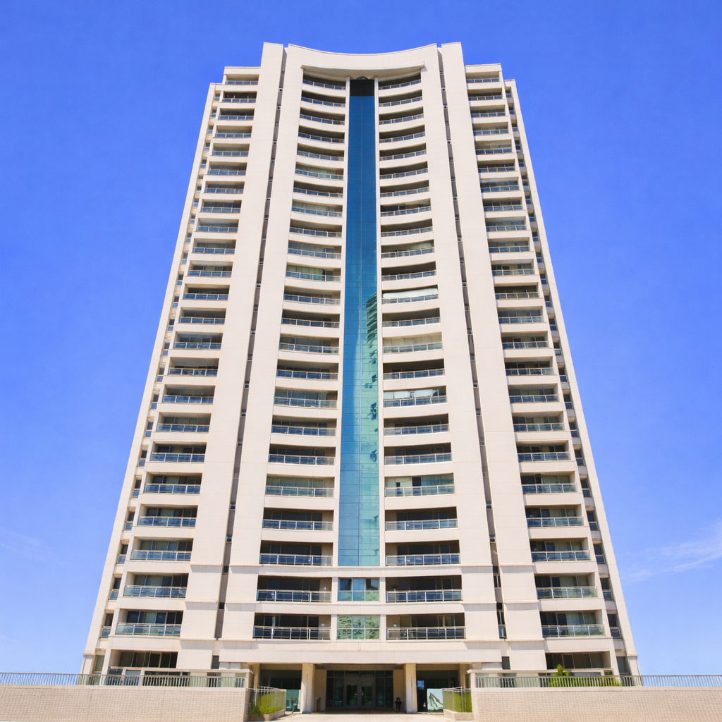 Edifício moderno com céu azul claro